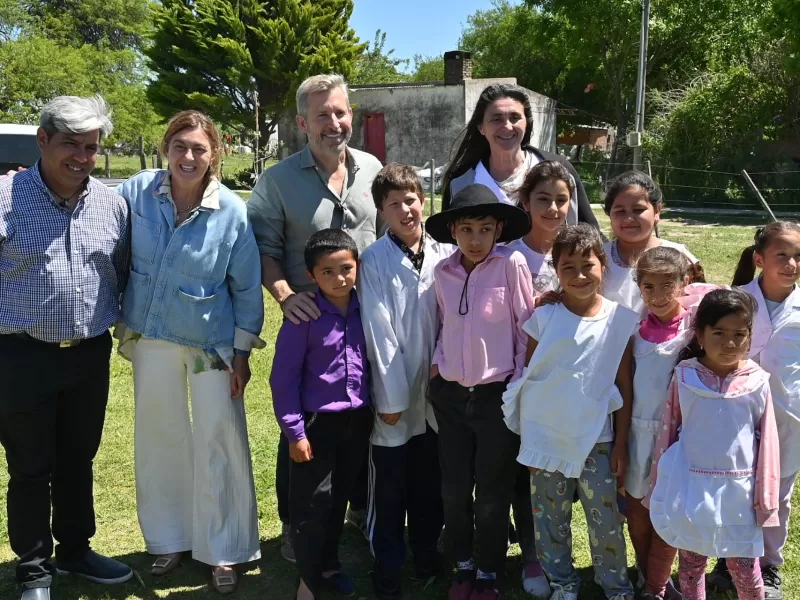 Frigerio recorrió la obra de refacción en la escuela rural 29 del departamento Gualeguay