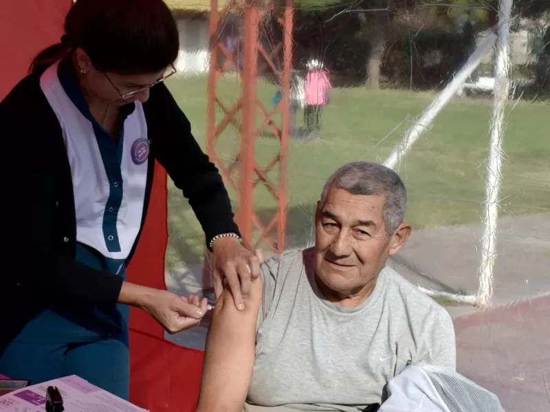 Salud refuerza estrategias de vacunación en toda la provincia