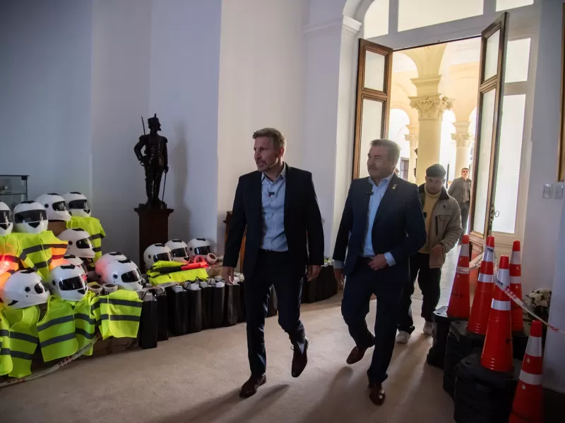 Frigerio entreg&oacute; aportes y equipamiento para fortalecer la seguridad en 44 municipios y comunas