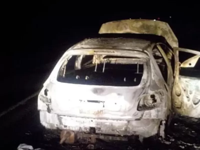 Un auto se prendió fuego y los ocupantes lograron bajarse a tiempo en la Autovía General Gervasio Artigas