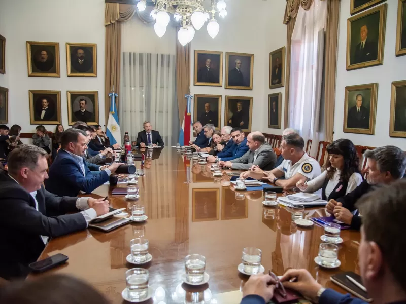 En reuni&oacute;n de gabinete, Frigerio trat&oacute; una agenda centrada en salud mental y prevenci&oacute;n clim&aacute;tica