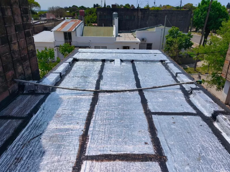 Concluyeron trabajos para resolver filtraciones en una escuela de La Paz