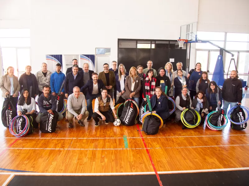 El Gobierno de Entre R&iacute;os entreg&oacute; kits deportivos a 24 escuelas de Concordia