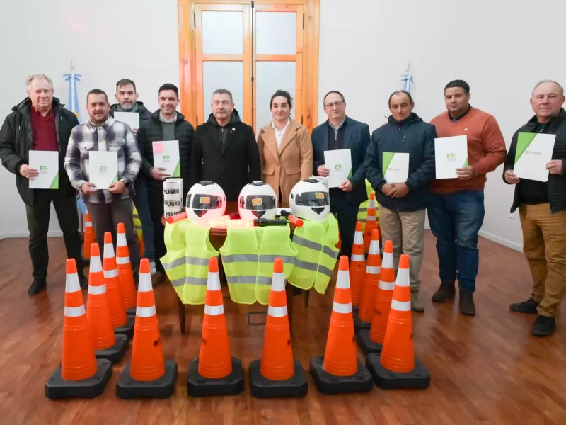 Entregaron kits de Seguridad Vial y cascos a comunas y municipios
