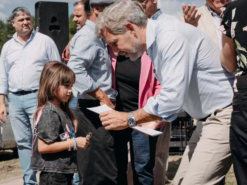 El gobernador Frigerio entregó viviendas en Gualeguaychú y ratificó el rumbo de la gestión