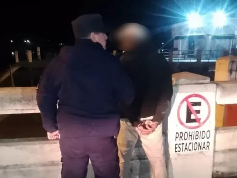 Tiene arresto domiciliario y lo detuvieron paseando por la Costanera de Gualeguaychú