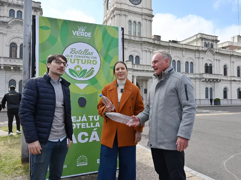 Entre Ríos lanza la primera campaña para construir aulas con botellas PET recicladas