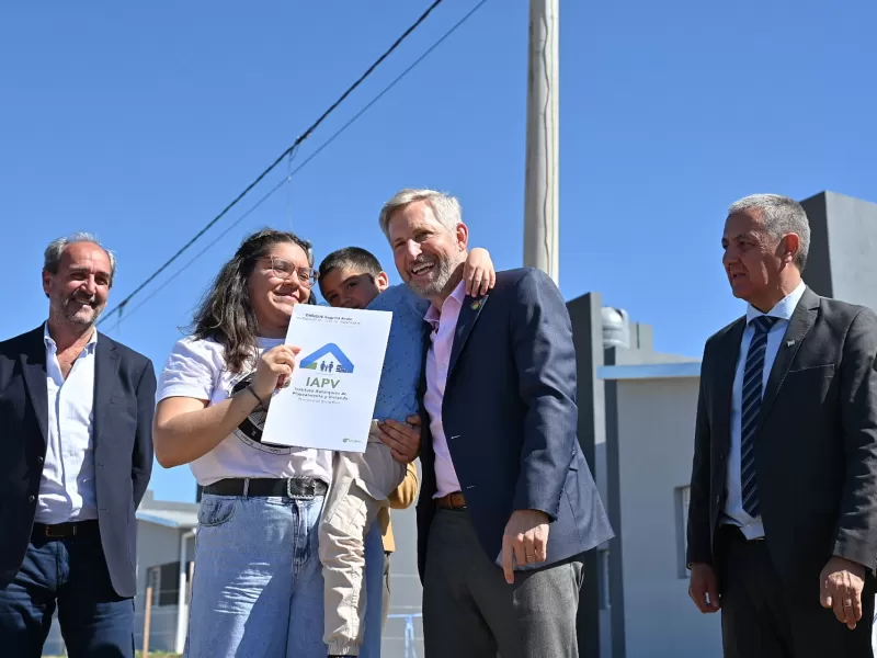 Frigerio entregó 40 nuevas viviendas en Urdinarrain finalizadas por la provincia