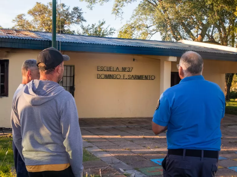 El Servicio Penitenciario de Entre R&iacute;os colabora en la recuperaci&oacute;n de la Escuela 37 Domingo F. Sarmiento