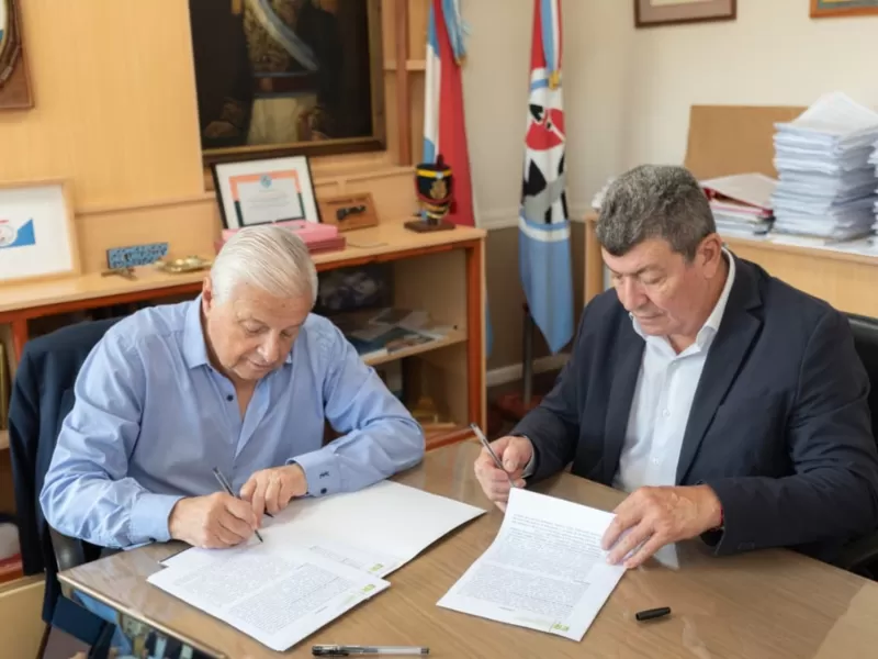 Rubricaron un convenio para la terminaci&oacute;n de 63 viviendas en Concepci&oacute;n del Uruguay