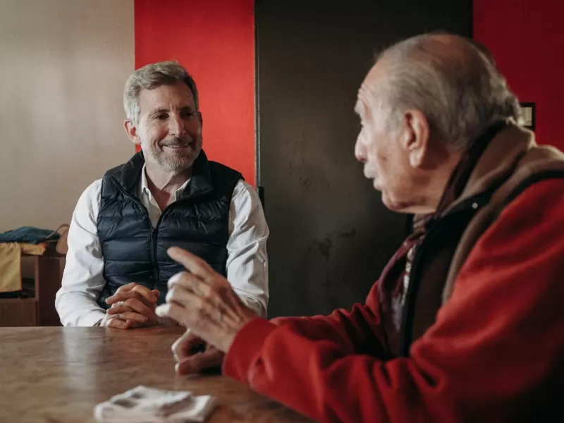 Frigerio visit&oacute; a V&iacute;ctor Vel&aacute;zquez, uno de los grandes maestros de la m&uacute;sica popular argentina