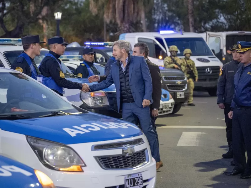 El gobernador Frigerio presentó nuevos vehículos para reforzar la seguridad y el servicio penitenciario