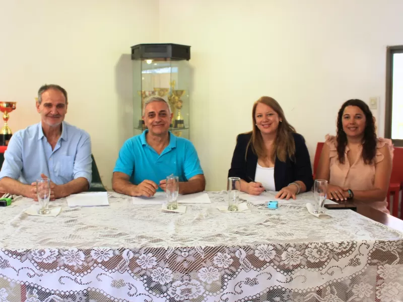 Un convenio con el Recreativo Bochas Club beneficia a niños y adolescentes