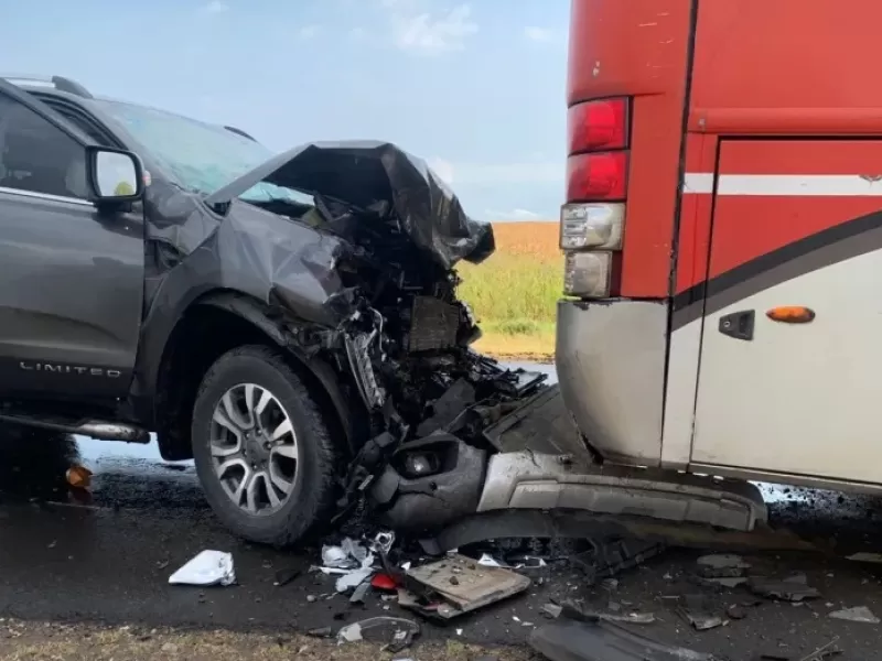 Camioneta embistió por detrás un colectivo de larga distancia en Ruta 18