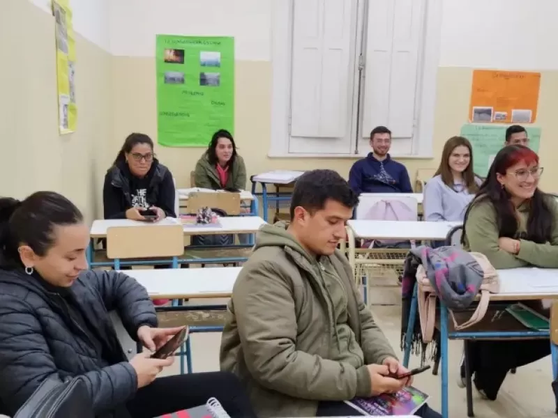 Cerca de 1400 jóvenes comenzaron a cursar el Plan Fines 2025