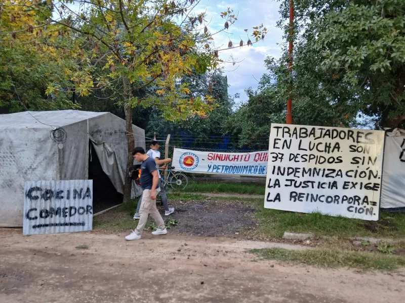 Gualeguaychú: 45 familias de Larroque en pie, dignas, defendiendo el derecho a trabajar con seguridad