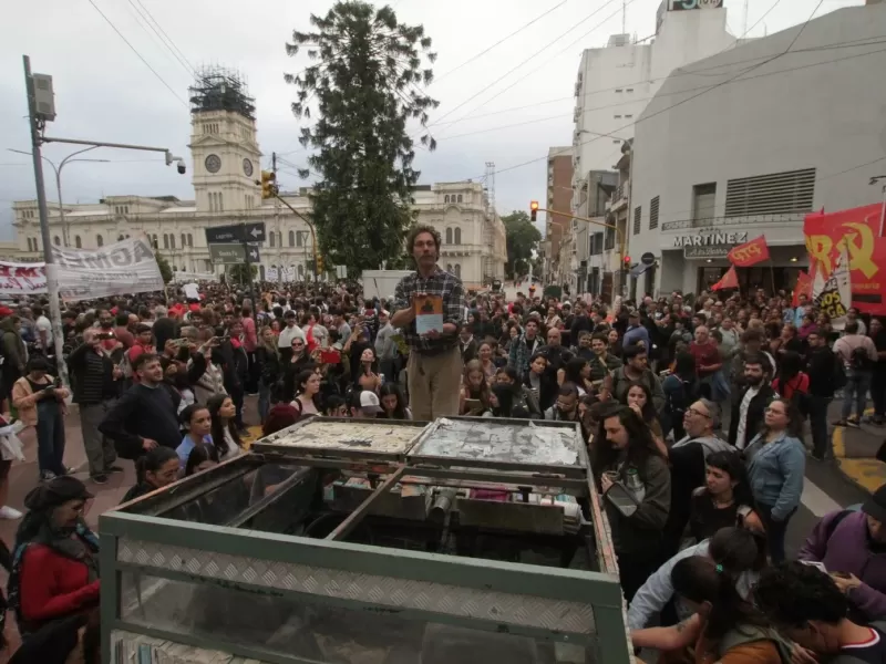 Marcha Universitaria en Paraná: gran movilización en defensa de la educación pública