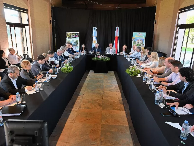 Frigerio encabezó una reunión de gabinete en Hernández y reafirmó el compromiso con las prioridades locales