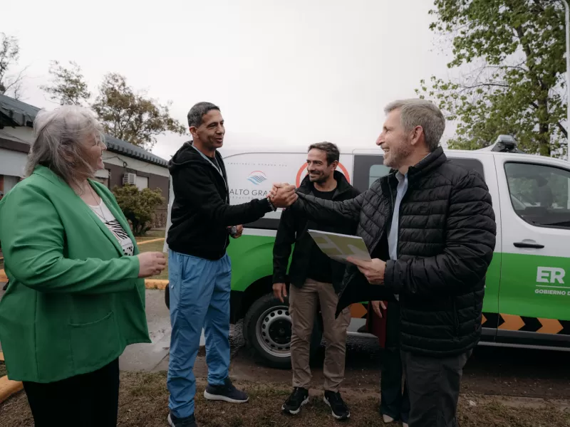 Frigerio entreg&oacute; ambulancias y veh&iacute;culos para fortalecer la atenci&oacute;n sanitaria en el sur entrerriano