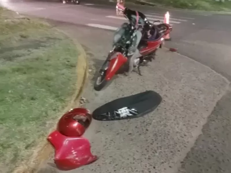 Impactante choque de motos terminó con tres personas hospitalizadas en Paraná