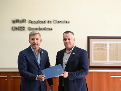 La Provincia transfiri&oacute; a la UNER el inmueble donde funciona la Facultad de Ciencias Econ&oacute;micas