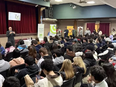 M&aacute;s de 100 j&oacute;venes de Federal participaron de talleres sobre empleo y derechos laborales