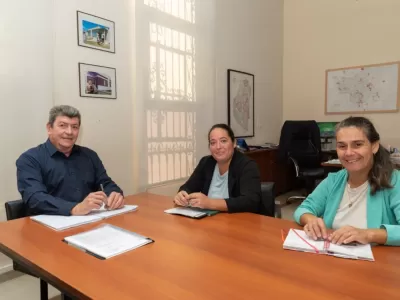 El IAPV y la comuna de Crucesitas Tercera trabajan en pol&iacute;ticas habitacionales