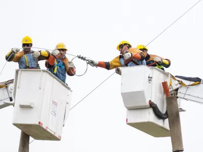 Contin&uacute;an trabajando para reponer el servicio el&eacute;ctrico en las zonas afectadas por el temporal