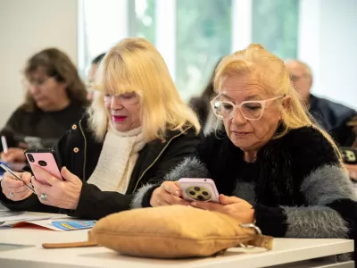 Abren inscripciones para capacitar a personas mayores en el uso de herramientas digitales