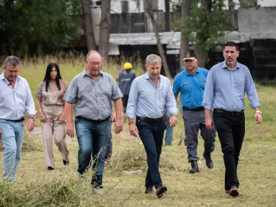 Frigerio supervis&oacute; en Paran&aacute; tareas de mantenimiento escolar realizadas por internos del Servicio Penitenciario