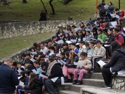 M&aacute;s de 100 estudiantes participaron de la primera experiencia de deporte de orientaci&oacute;n en el Parque Urquiza