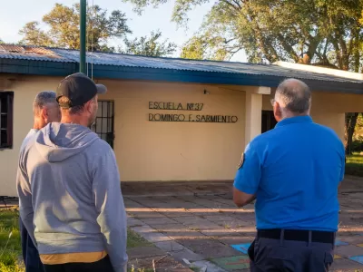 El Servicio Penitenciario de Entre R&iacute;os colabora en la recuperaci&oacute;n de la Escuela 37 Domingo F. Sarmiento